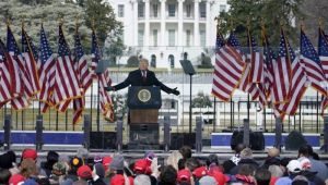 Trump Destekçilerine Seslendi: “Asla Pes Etmeyeceğiz”