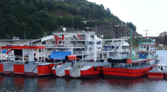 Balıkçılar denize açılmak için saat sayıyor