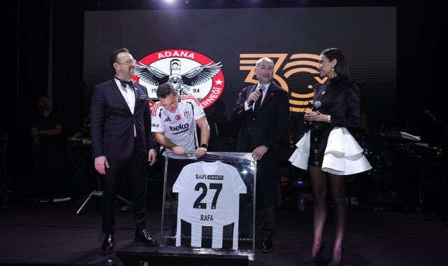 Adana Beşiktaşlılar Derneği'nin 30. Yıl Balosu Görkemli Bir Geceye Sahne Oldu