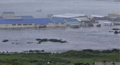 8.8'lik depremin ardından ilk tsunami dalgaları iki ülkeye ulaştı! İşte o anlar